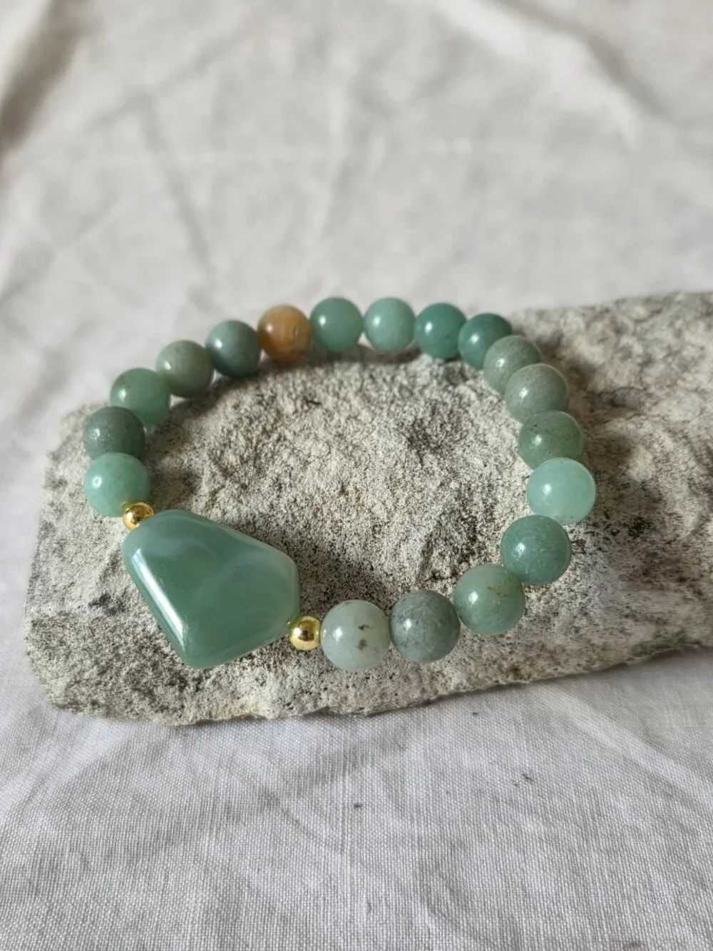 NWOT! Pretty Bracelet with Round Turquoise and Gold Colored Beads